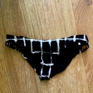 RVCA xs bikini bottoms. Good condition. Black and white.